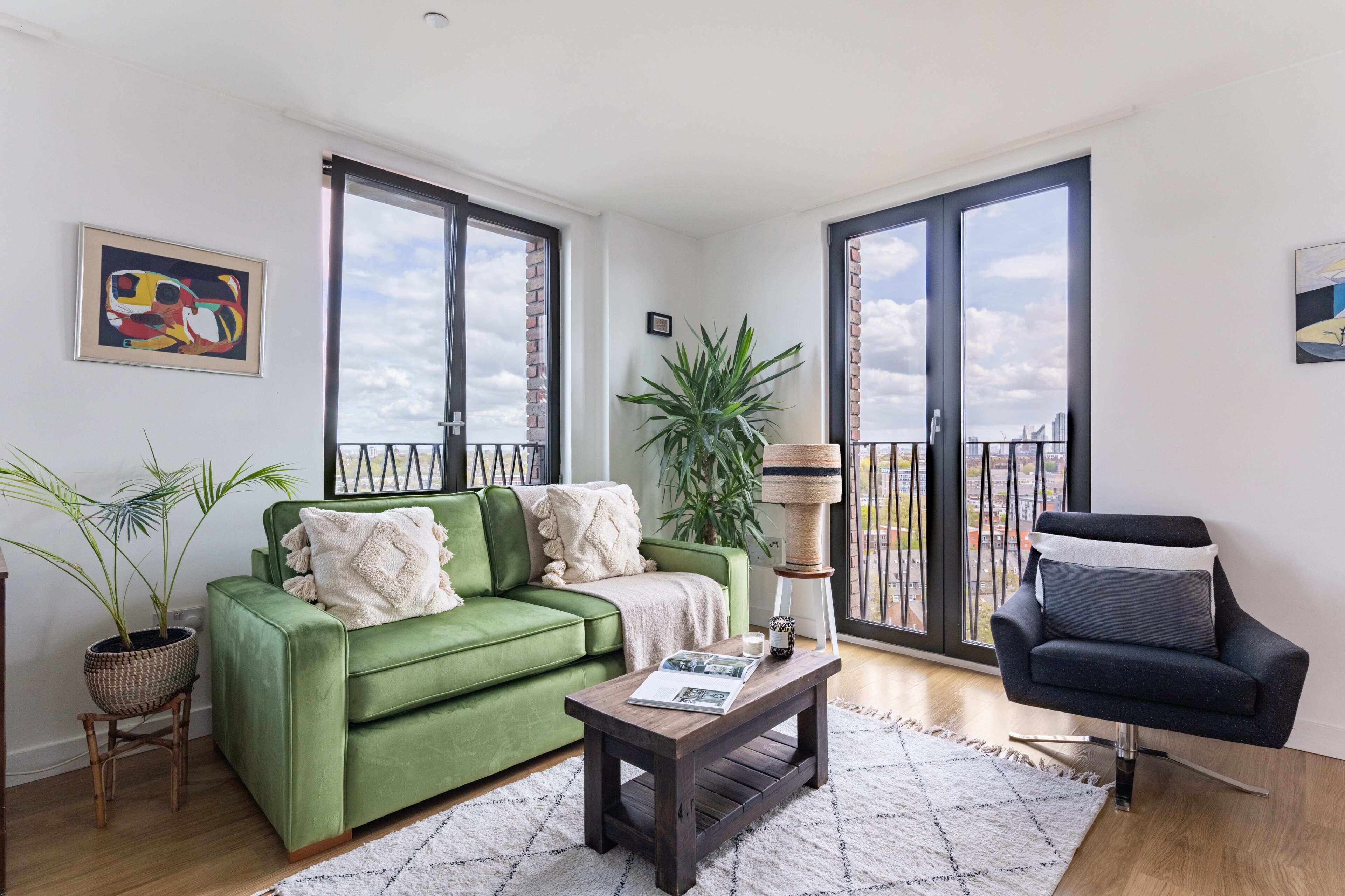 City Apartment, 1 Double Bed with Sofa bed, Non Smoking, City View | Living area | 40-inch Smart TV with satellite channels