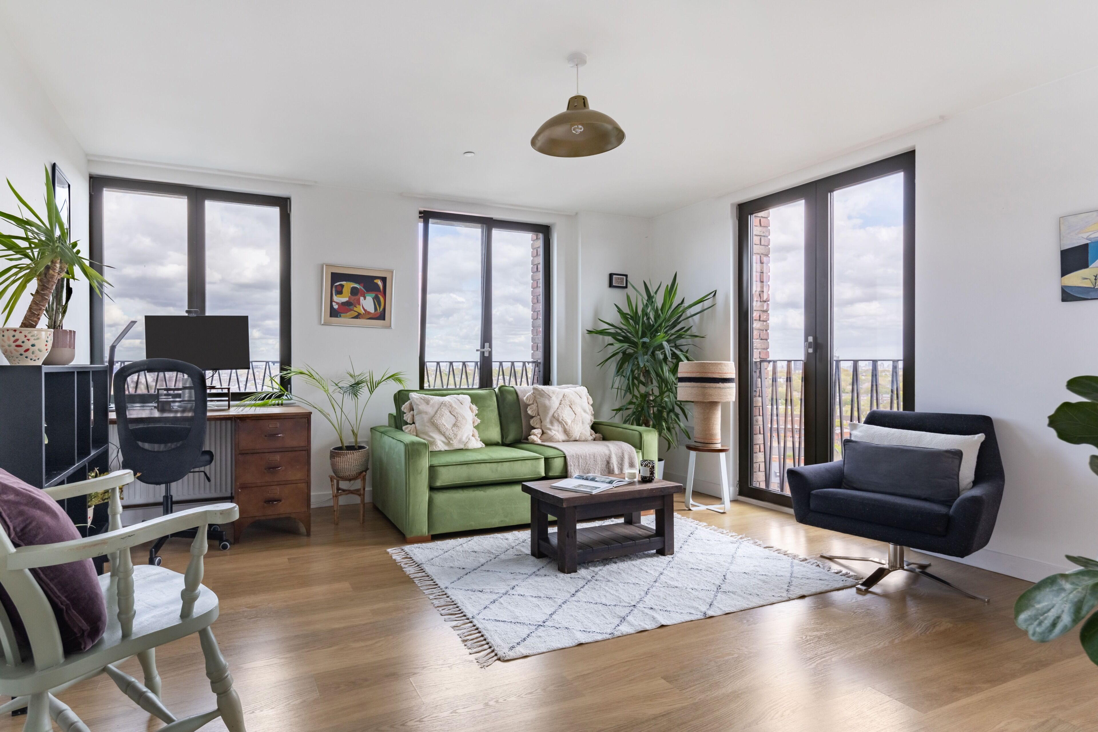 Appartement Ville, 1 lit double et 1 canapé-lit, non-fumeurs, vue ville | Coin séjour | TV connectée de 40 pouces avec chaînes par satellite
