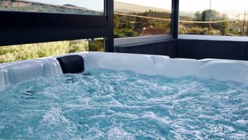 Indoor spa tub