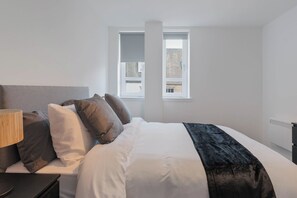 2 habitaciones, tabla de planchar con plancha, wifi y ropa de cama 