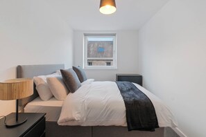 2 bedrooms, iron/ironing board, WiFi, bed sheets - City Point Aberdeen by Guestz (Aberdeen)