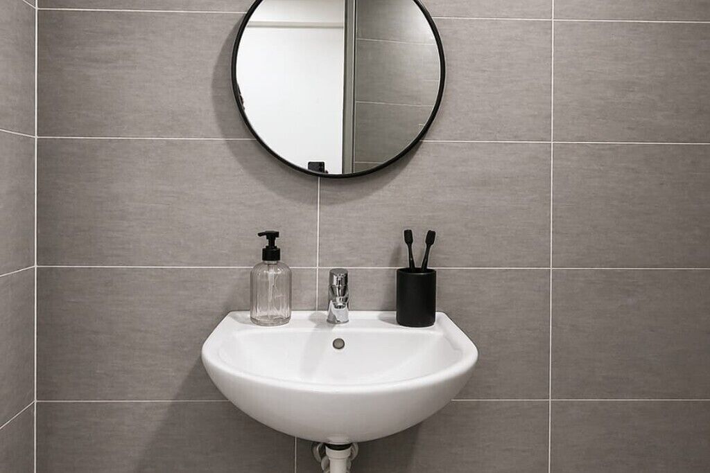 Sèche-cheveux, bidet, serviettes fournies, savon