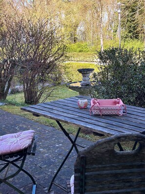 Outdoor dining - Vrbo Property (Kühlungsborn)