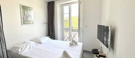 Iron/ironing board, free WiFi, bed sheets