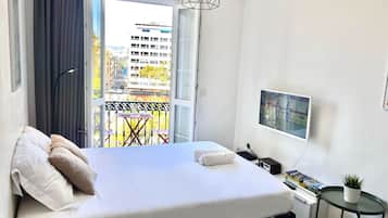 Iron/ironing board, free WiFi, bed sheets