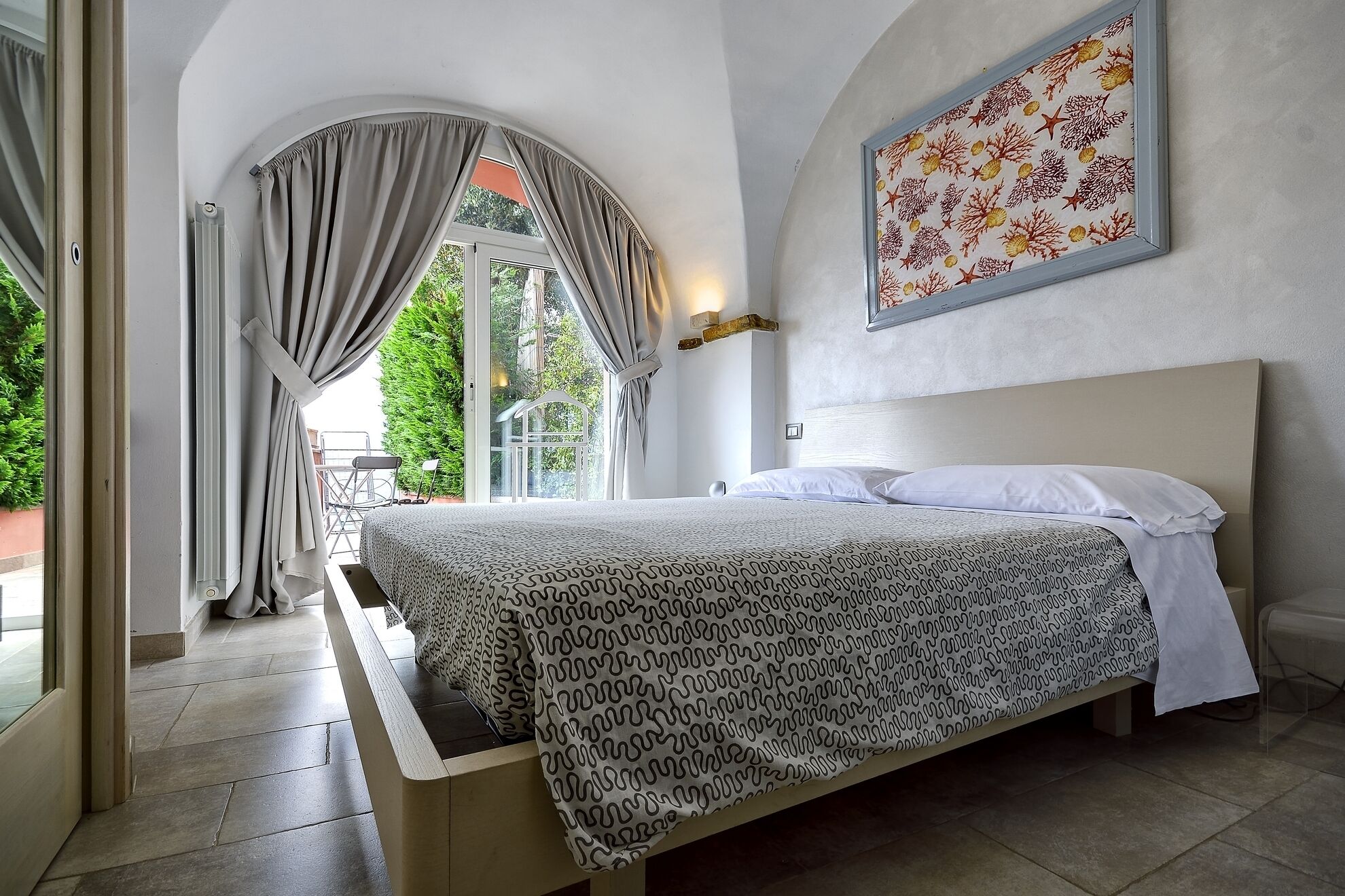 7 bedrooms, iron/ironing board, internet, bed sheets