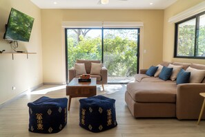 Smart TV - Luxury 6BR Villa - Private Pool - Walk to Beach - Tamarindo (Tamarindo)