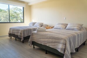 6 slaapkamers, een strijkplank/strijkijzer, gratis wifi, beddengoed