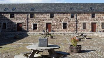 House, 2 Bedrooms | Outdoor dining