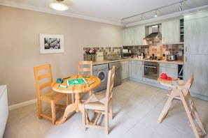 Dining room - Ayrshire Cottage at The Dairy at Daviot (Inverness)