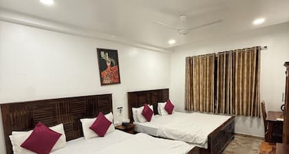 The Naklang Hotel & Restro