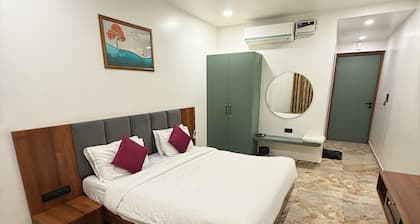 The Naklang Hotel & Restro