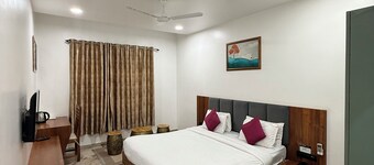 The Naklang Hotel & Restro