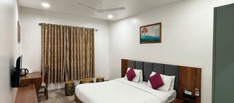 The Naklang Hotel & Restro