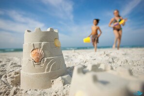 Beach - Fun In Sun On A Budget! 2B/2B Condo w/ Pool & Tennis! Walk to Beach! EC163 (Fort Myers Beach)