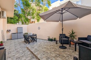 Outdoor dining - Niohori Little House (Rodos)