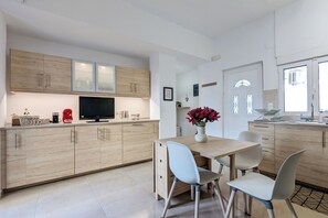 Dining - Niohori Little House (Rodos)