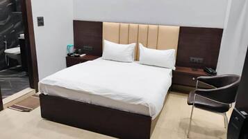 Habitación estándar doble, balcón, vistas a la ciudad | Wifi gratis