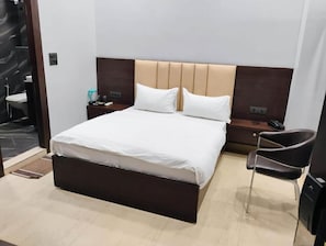 Standard Double Room, Balcony, City View | Free WiFi - Staylo The Royal  (New Delhi)