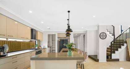 Luxury Spacious Family House Full of Love & Unity!