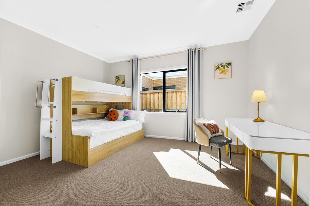 6 bedrooms, iron/ironing board, WiFi, bed sheets