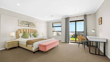 6 bedrooms, iron/ironing board, WiFi, bed sheets