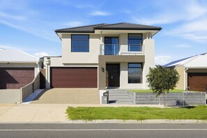 Exterior - Luxury Spacious Family House Full of Love & Unity! (Mambourin)