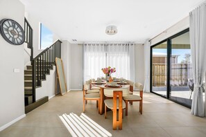 Dining - Luxury Spacious Family House Full of Love & Unity! (Mambourin)