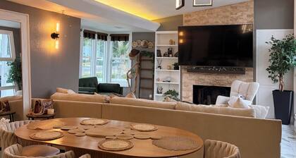 Luxury Riverside Pool & Family Retreat
