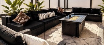 Luxury Riverside Pool & Family Retreat