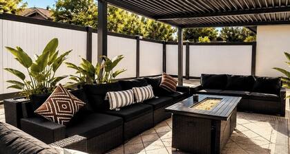 Luxury Riverside Pool & Family Retreat