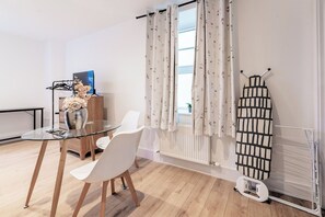 Dining - Chic Modern Flat with Stylish Interior (Kent)