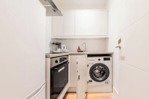 Private kitchen - Chic Modern Flat with Stylish Interior (Kent)