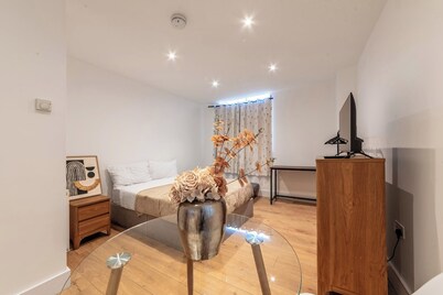 Chic Modern Flat with Stylish Interior