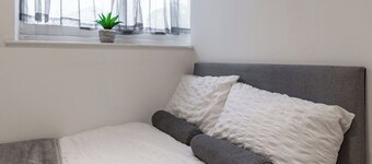 Bright Modern Flat Near Everything