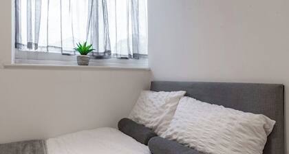Bright Modern Flat Near Everything
