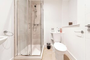 Bathroom - Bright Modern Flat Near Everything (Kent)