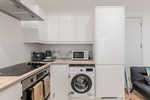 Private kitchen - Homely Flat with Natural Light (Kent)