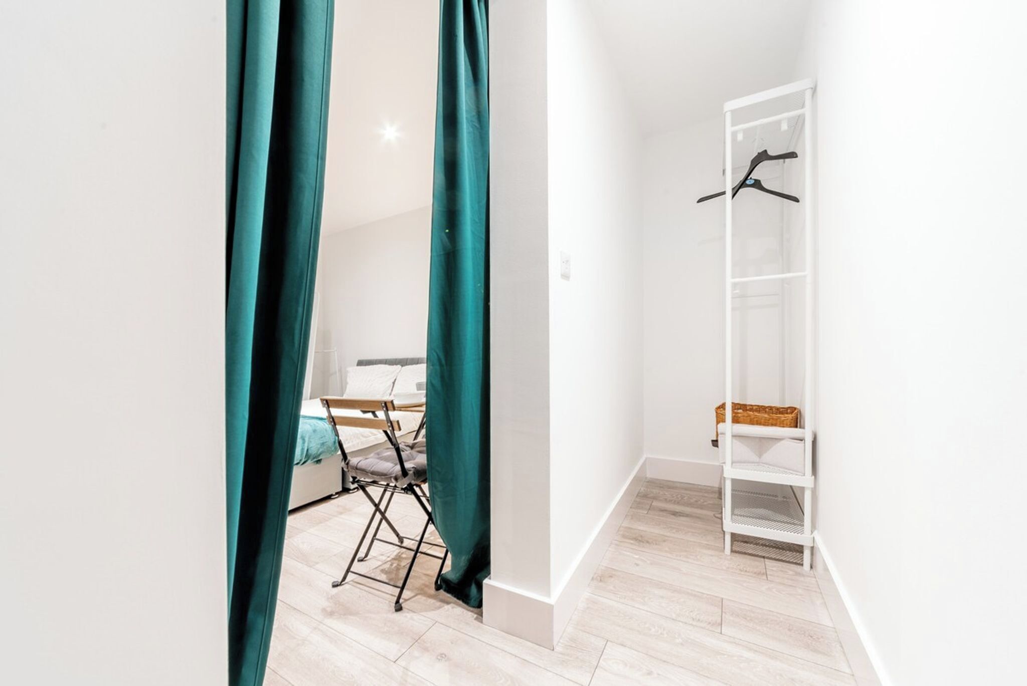 1 chambre, fer et planche à repasser, accès Internet, draps fournis