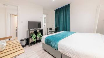 1 bedroom, iron/ironing board, internet, bed sheets