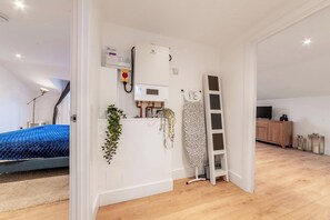 Room - Modern City Center Penthouse with Rooftop Terrace (Kent)