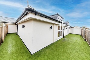 Exterior - Modern City Center Penthouse with Rooftop Terrace (Kent)