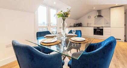 Modern City Center Penthouse with Rooftop Terrace