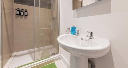 Cosy Serene Flat near the City Centre