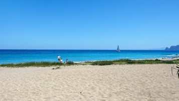 Una spiaggia nelle vicinanze