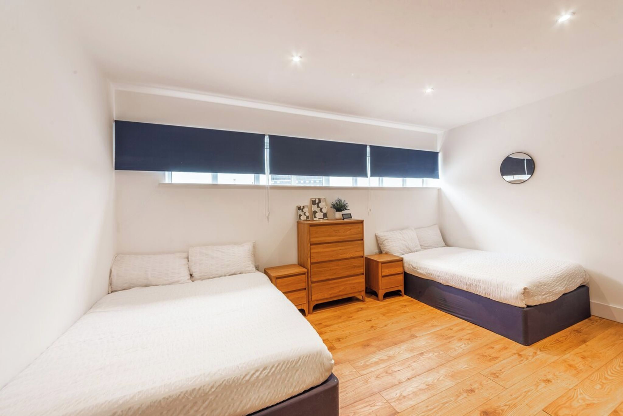 1 habitación, tabla de planchar con plancha, internet y ropa de cama 