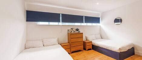 1 bedroom, iron/ironing board, internet, bed sheets