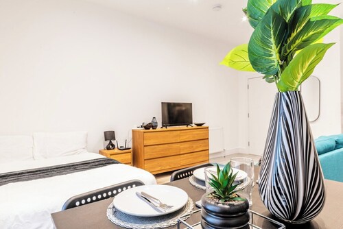 Stylish Modern City Center Flat
