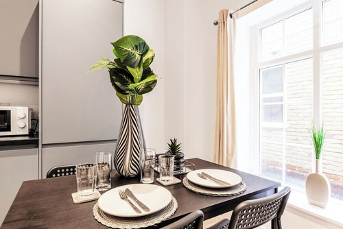 Stylish Modern City Center Flat