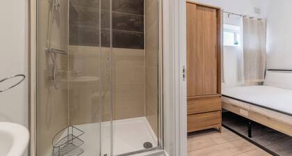 Spacious Family Friendly Studio Near City Centre